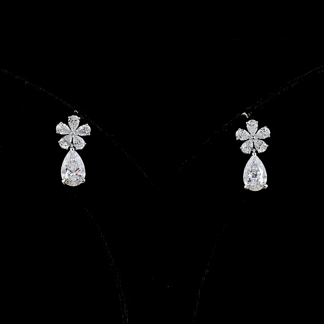 2.71 Cts 18k White Gold Pear Shape Hanging Earring - Video