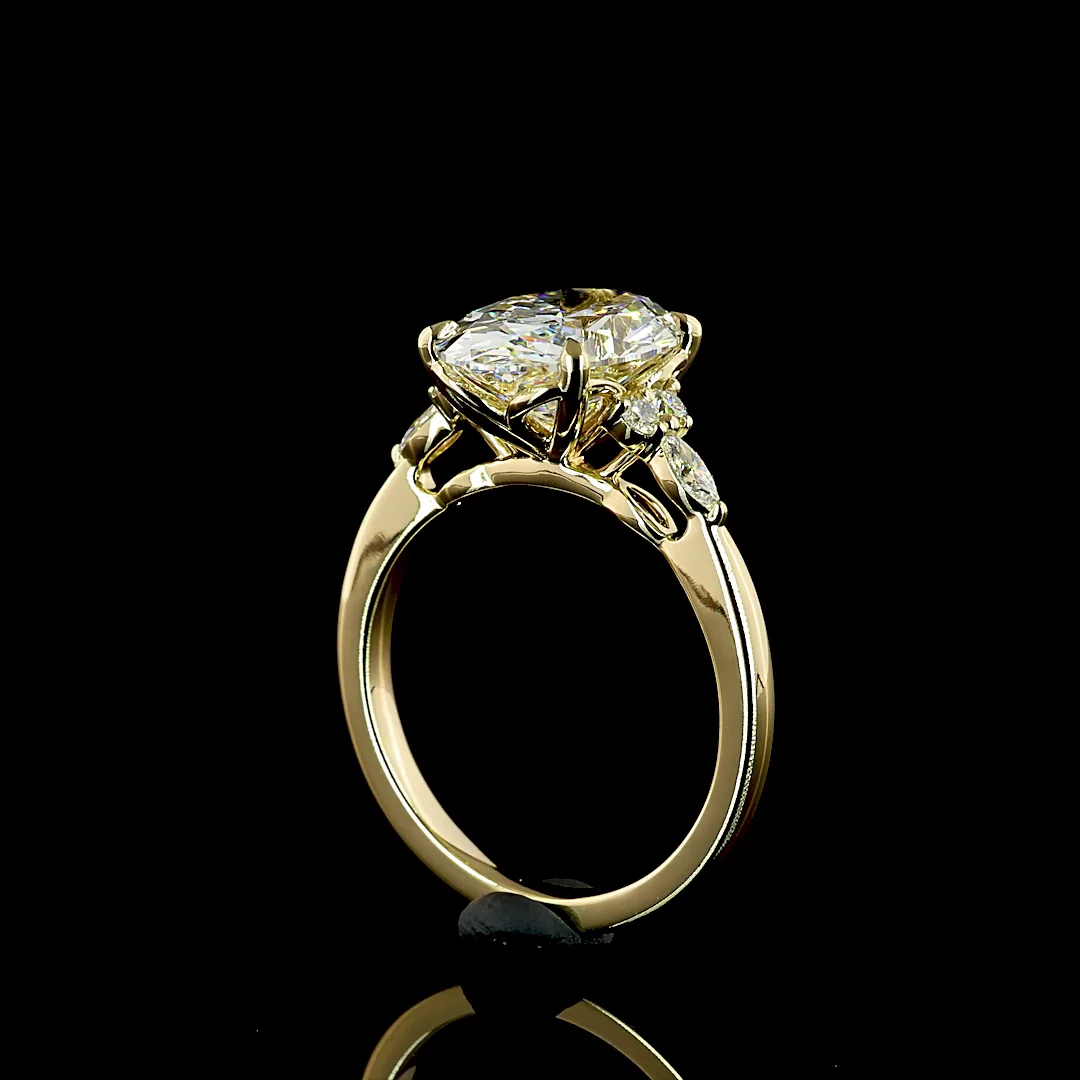 4.32 Cts 14k Yellow Gold Oval Shape Special Ring - Image 2