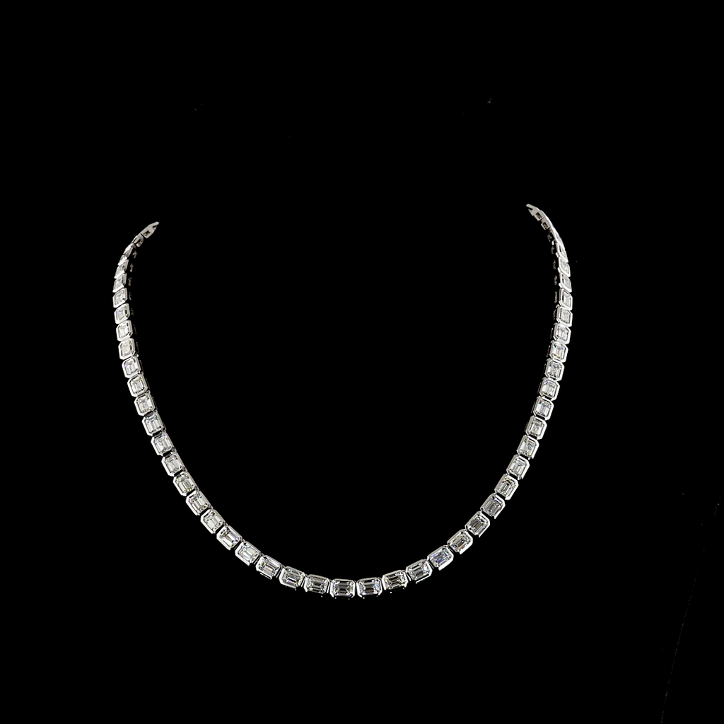 22 Cts 14k White Gold Emerald Shape Tennis Necklace - Video