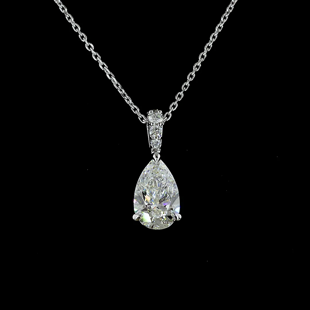 1.61 Cts 18k White Gold Pear Shape Pendant Pendant - Image 3