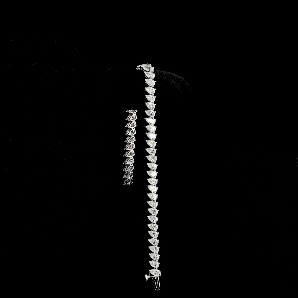 8.69 Cts 14k White Gold Pear Shape Tennis Bracelet - Image 3