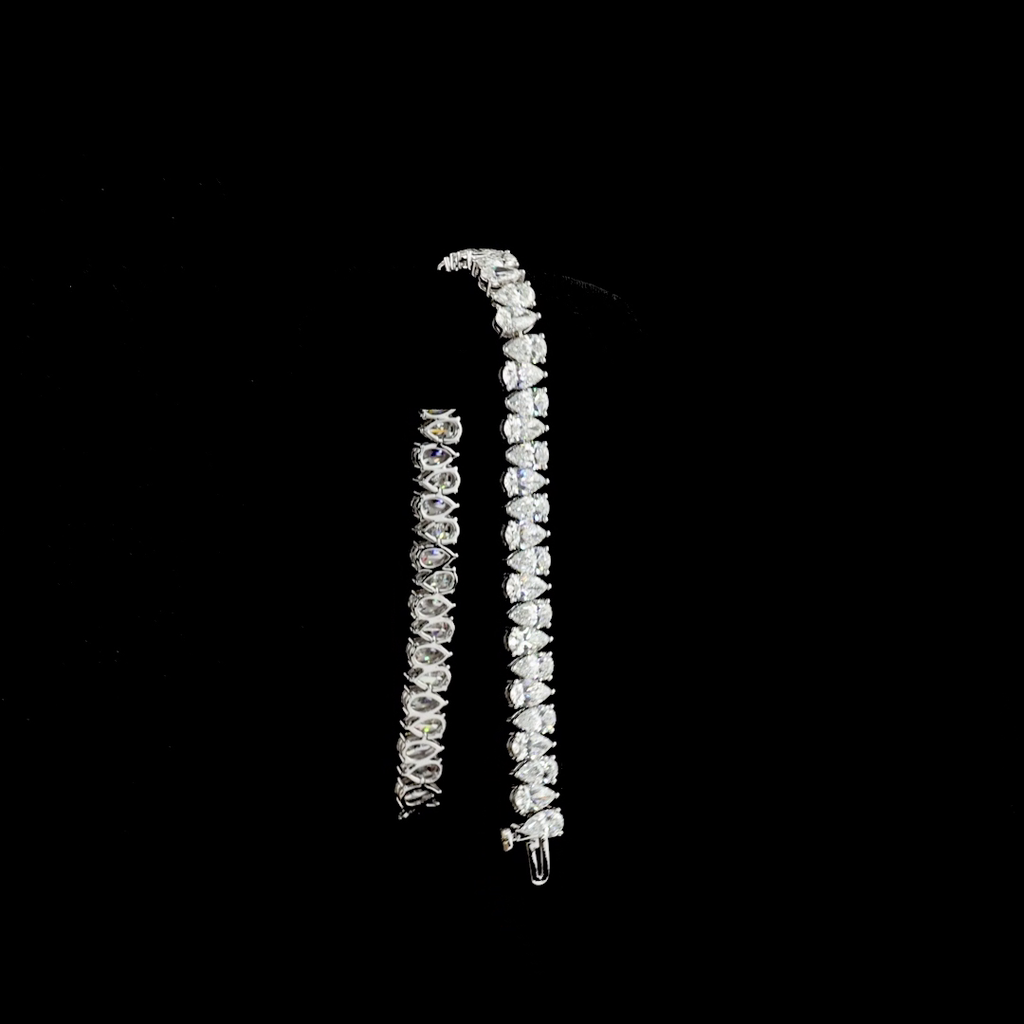 14.87 Cts 14k White Gold Pear Shape Tennis Bracelet - Image 3
