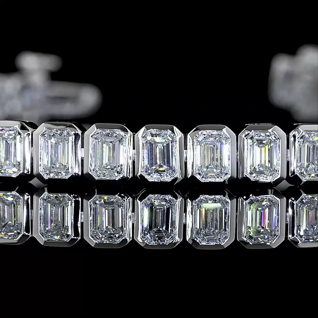 4.82 Cts 14k White Gold Emerald Shape Tennis Bracelet - Image 2