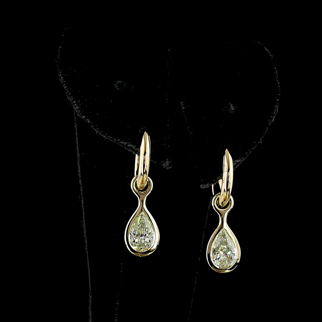 2.01 Cts 14k Yellow Gold Pear Shape Hanging Earring - Video