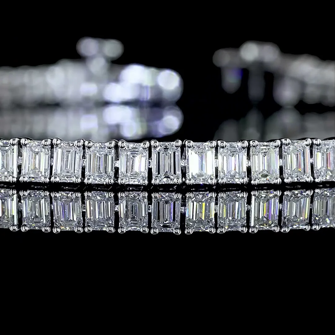 4.03 Cts 14k White Gold Emerald Shape Tennis Bracelet - Image 2