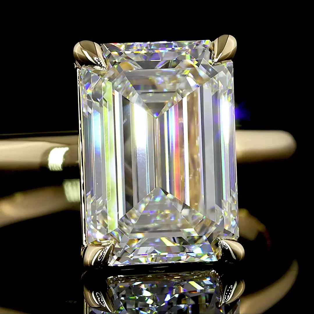 4.01 Cts 14k Yellow Gold Emerald Shape Solitaire Ring - Image 3