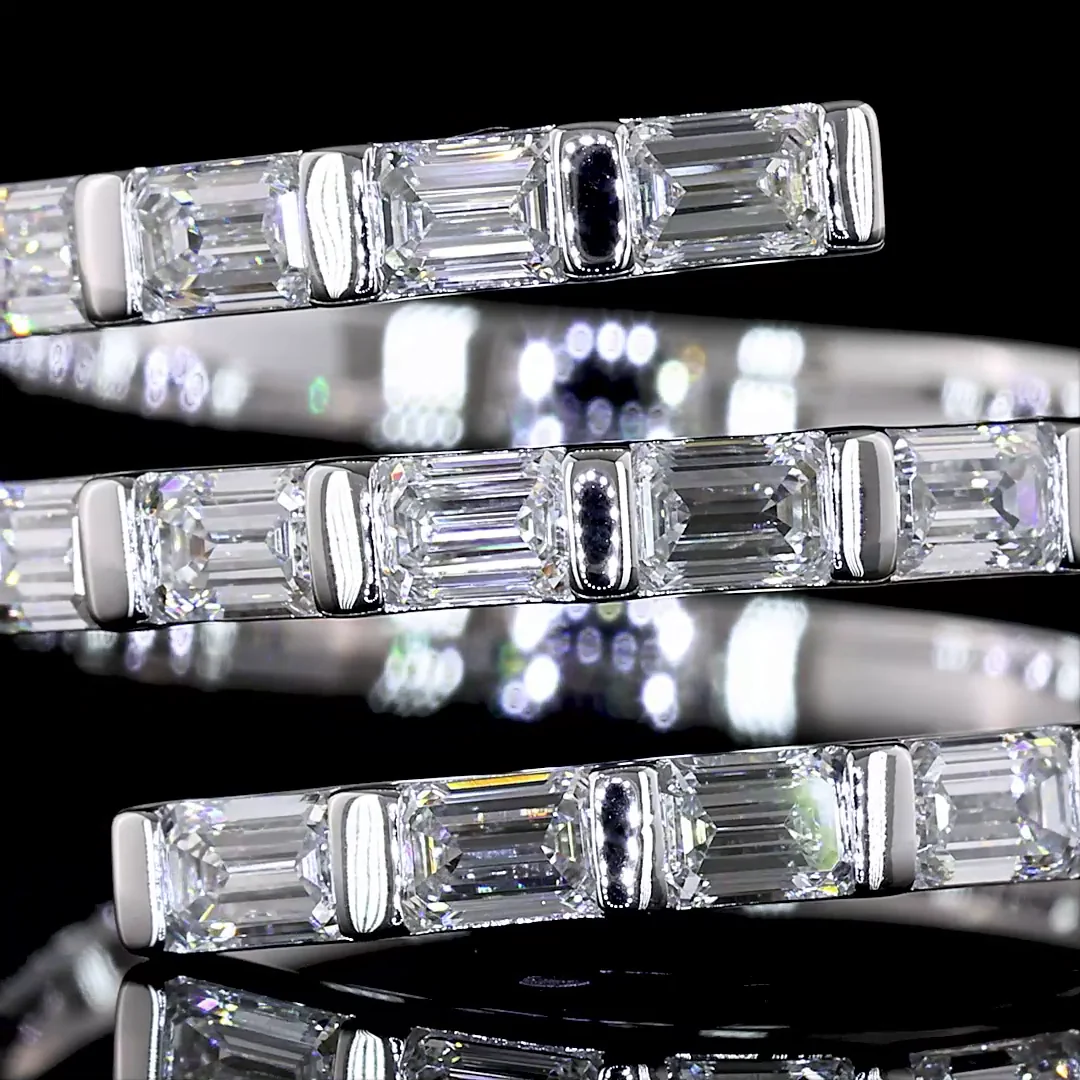 1.02 Cts 14k White Gold Emerald Shape Special Ring - Image 3