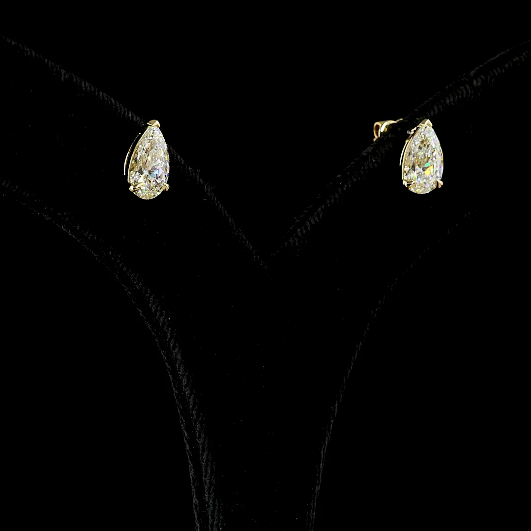 2.44 Cts 14k Yellow Gold Pear Shape Studs Earring - Image 2
