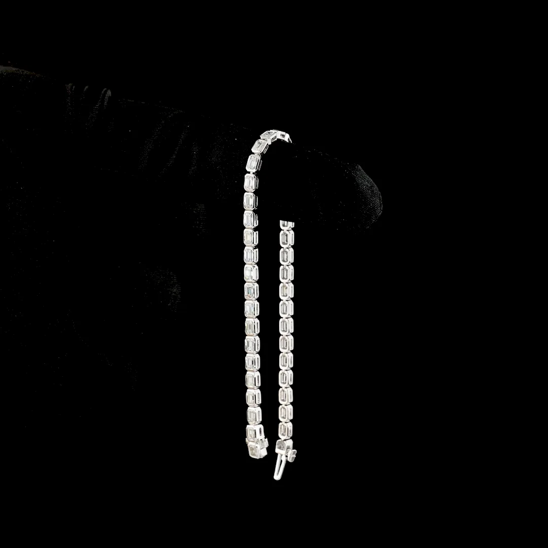 3.7 Cts 14k White Gold Emerald Shape Tennis Bracelet - Image 3