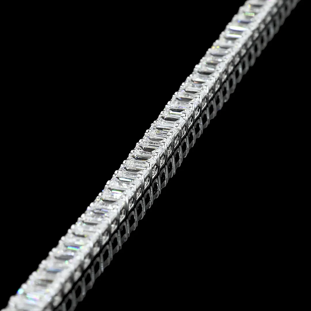 7.06 Cts 14k White Gold Emerald Shape Tennis Bracelet - Image 3