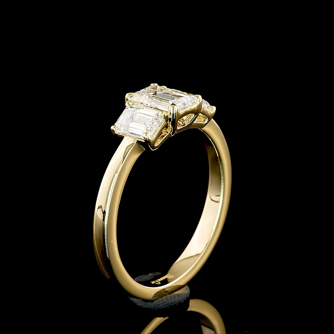 1.4 Cts 14k Yellow Gold Emerald Shape 3 Stones Ring - Image 4