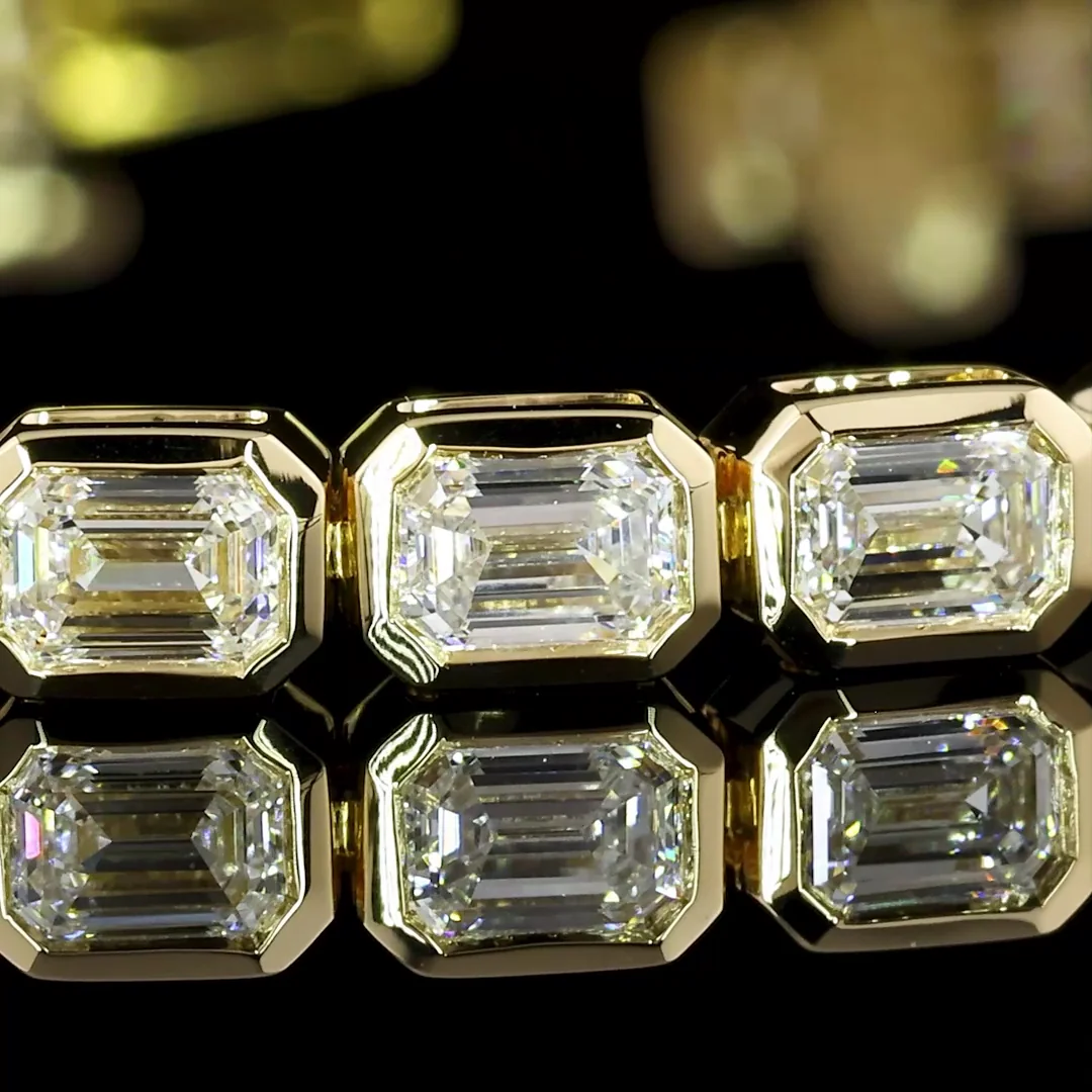 4.95 Cts 14k Yellow Gold Emerald Shape Tennis Bracelet - Image 2