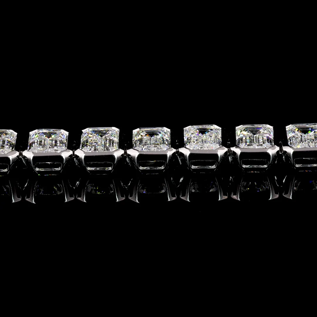 4.2 Cts 14k White Gold Emerald Shape Tennis Bracelet - Image 4