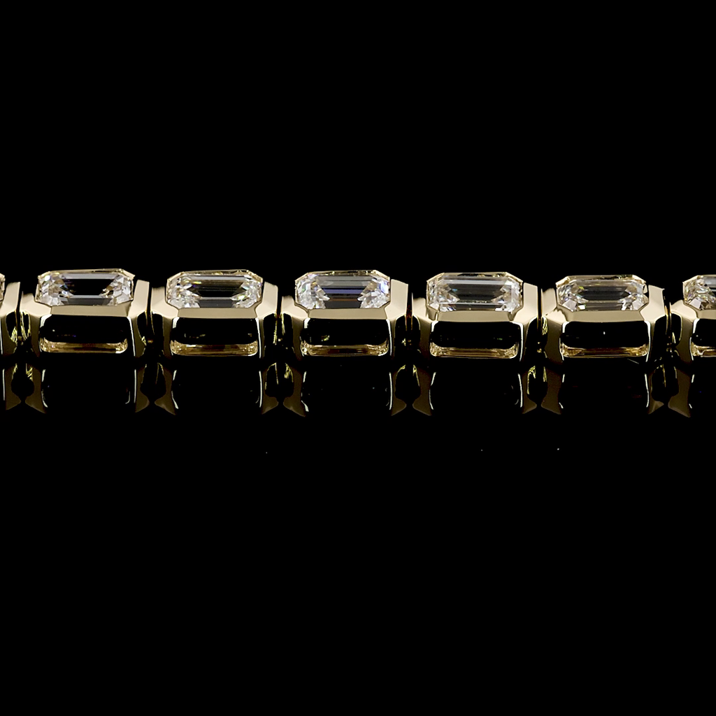 4.2 Cts 14k Yellow Gold Emerald Shape Tennis Bracelet - Image 4