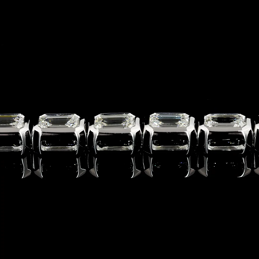 4.95 Cts 14k White Gold Emerald Shape Tennis Bracelet - Image 4