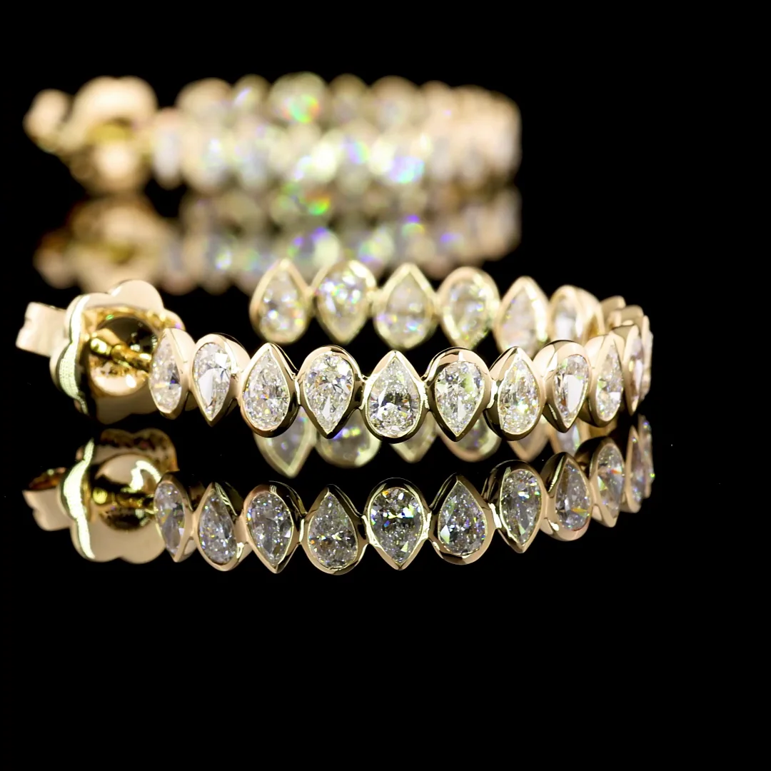 2.74 Cts 14k Yellow Gold Pear Shape C Hoops Earring - Image 4