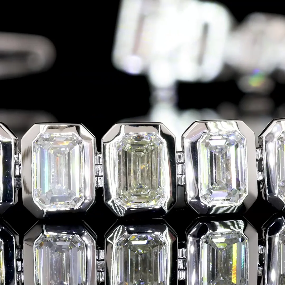 10.15 Cts 14k White Gold Emerald Shape Tennis Bracelet - Image 2