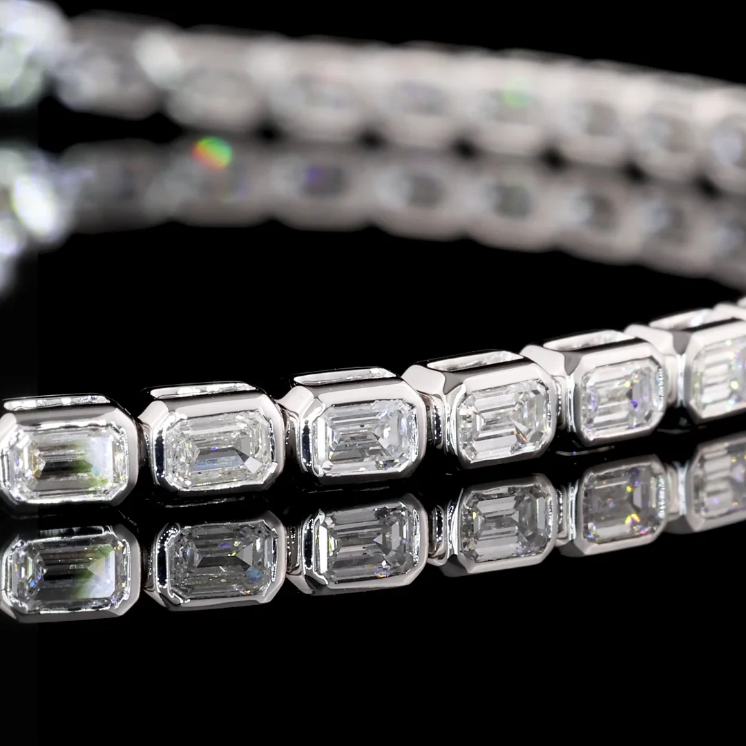 3.05 Cts 14k White Gold Emerald Shape Tennis Bracelet - Image 2
