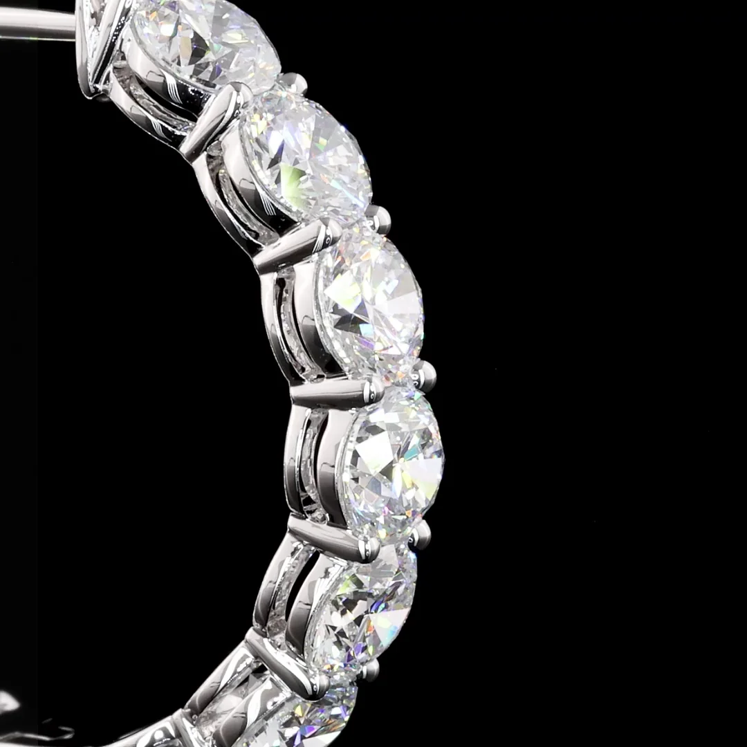 6.09 Cts 18k White Gold Round Shape Hoops Earring - Image 3