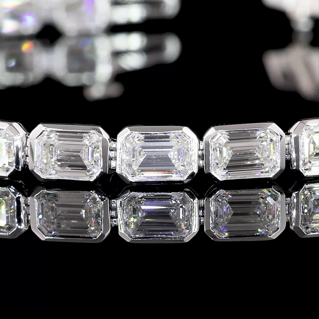 8.59 Cts 14k White Gold Emerald Shape Tennis Bracelet - Image 2