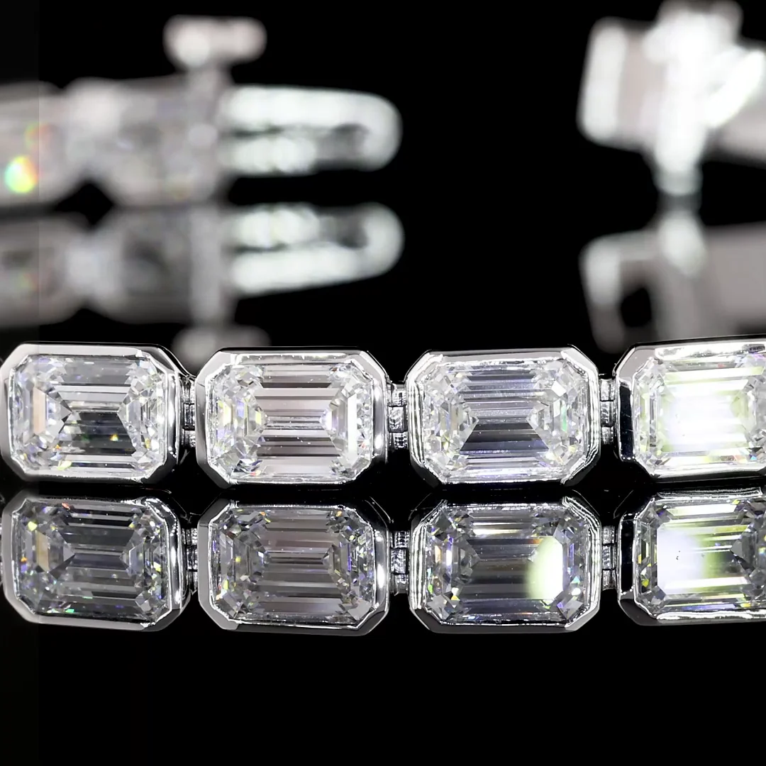 9.41 Cts 14k White Gold Emerald Shape Tennis Bracelet - Image 4