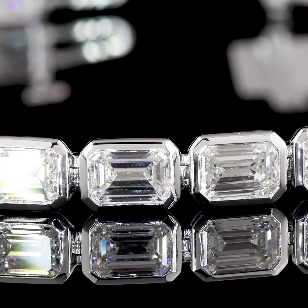 9.13 Cts 14k White Gold Emerald Shape Tennis Bracelet - Image 3