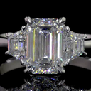 1.37 Cts Platinum Emerald Shape 3 Stones Ring - Image 3