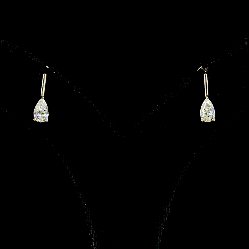1.66 Cts 14k Yellow Gold Pear Shape Hanging Earring