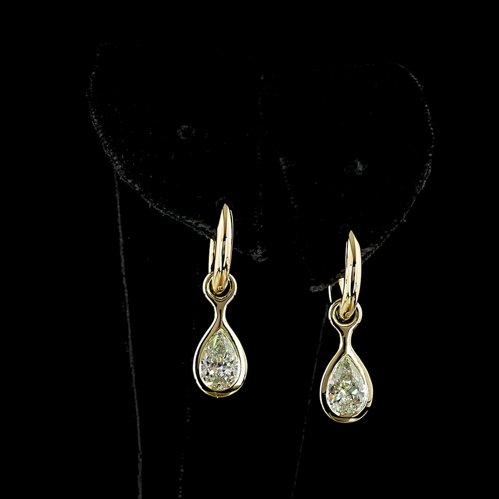 2.01 Cts 14k Yellow Gold Pear Shape Hanging Earring