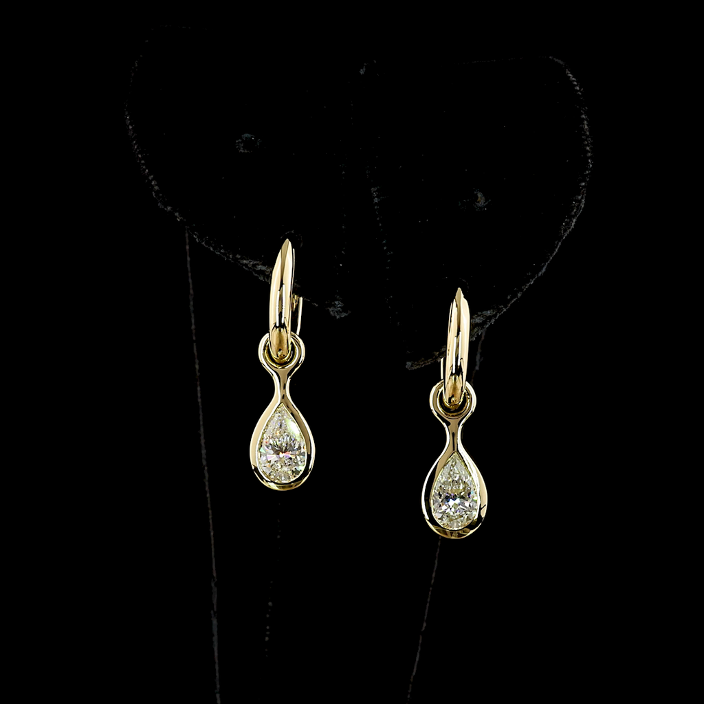 1.56 Cts 14k Yellow Gold Pear Shape Hanging Earring