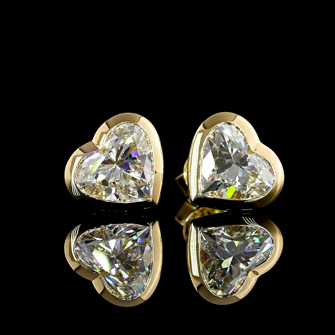 4.07 Cts 18k Yellow Gold Heart Shape Studs Earring