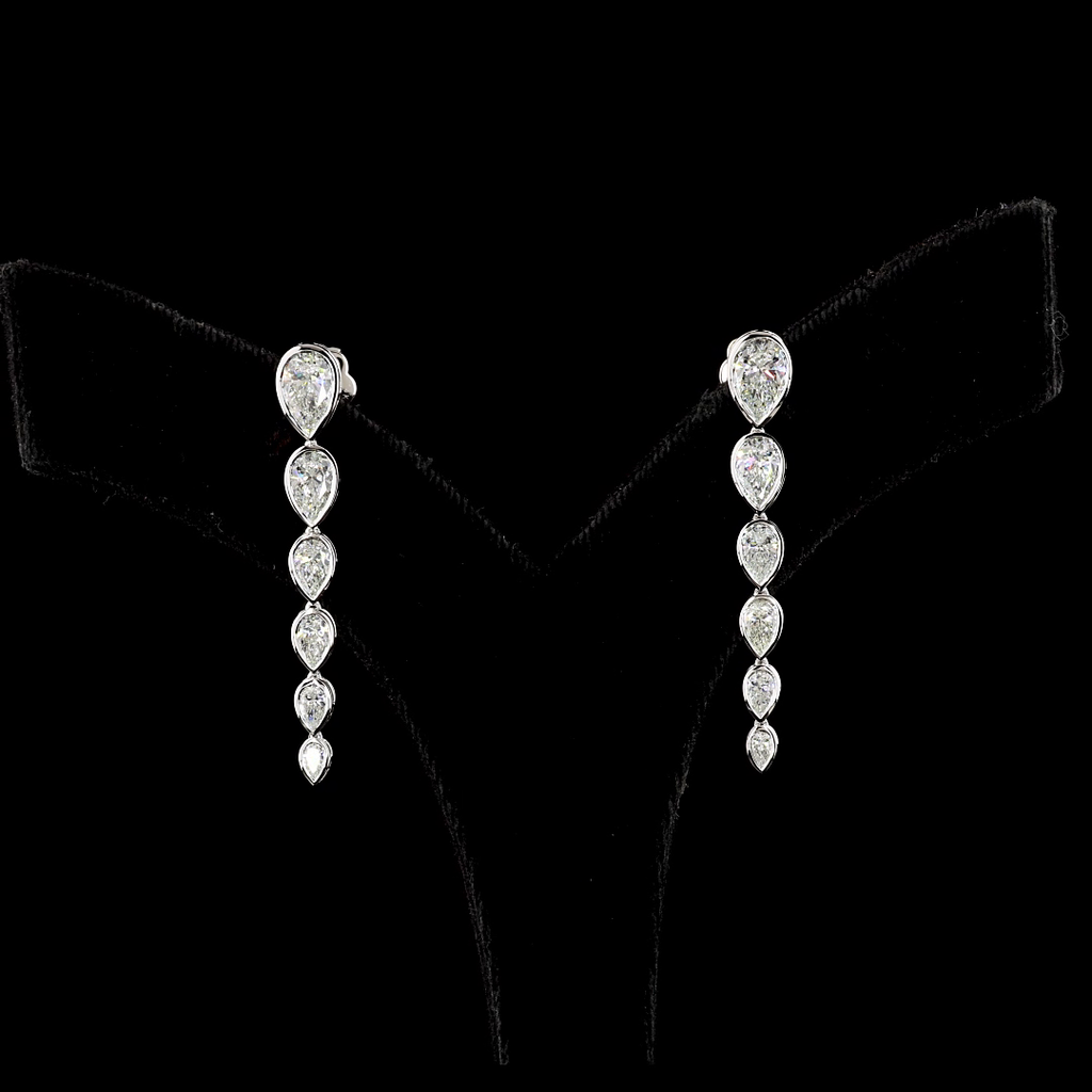 2.88 Cts 14k White Gold Pear Shape Hanging Earring