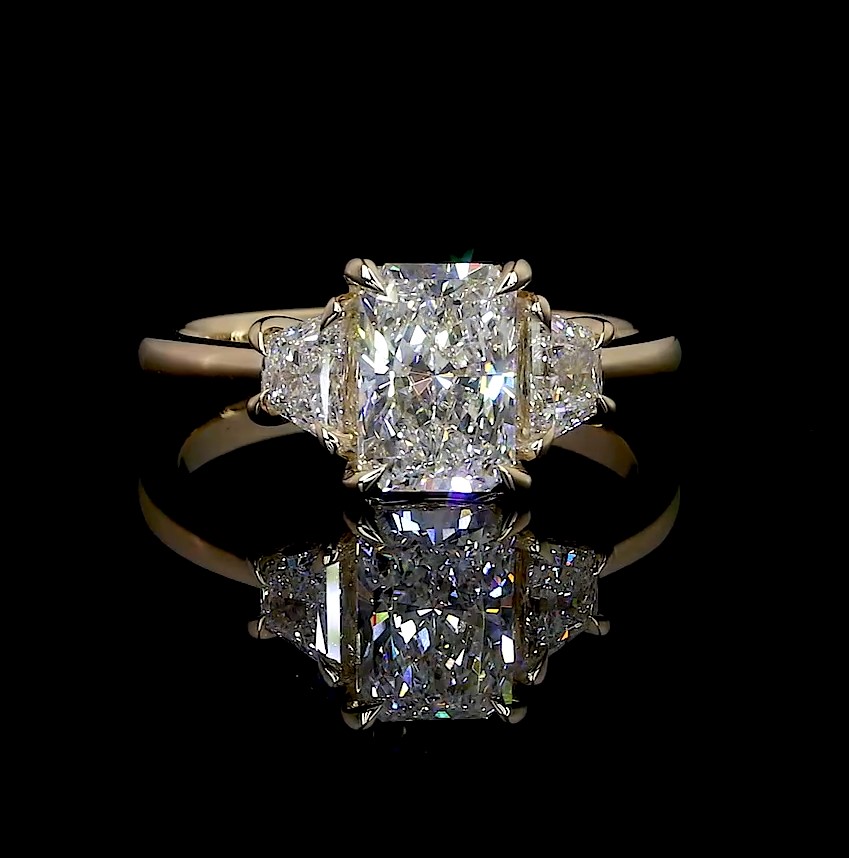 2.72 Cts 14k Yellow Gold Radiant Shape 3 Stones Ring