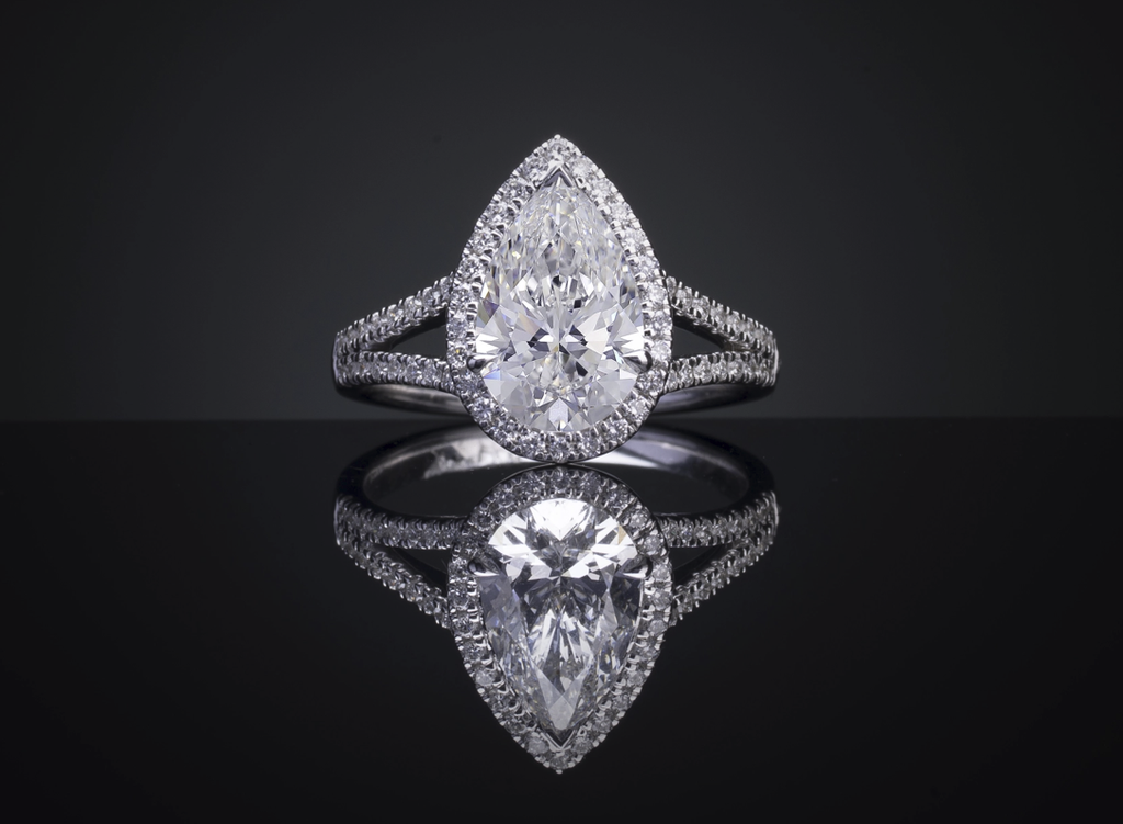2.55 Cts 14k Yellow Gold Pear Shape Split Shank Ring