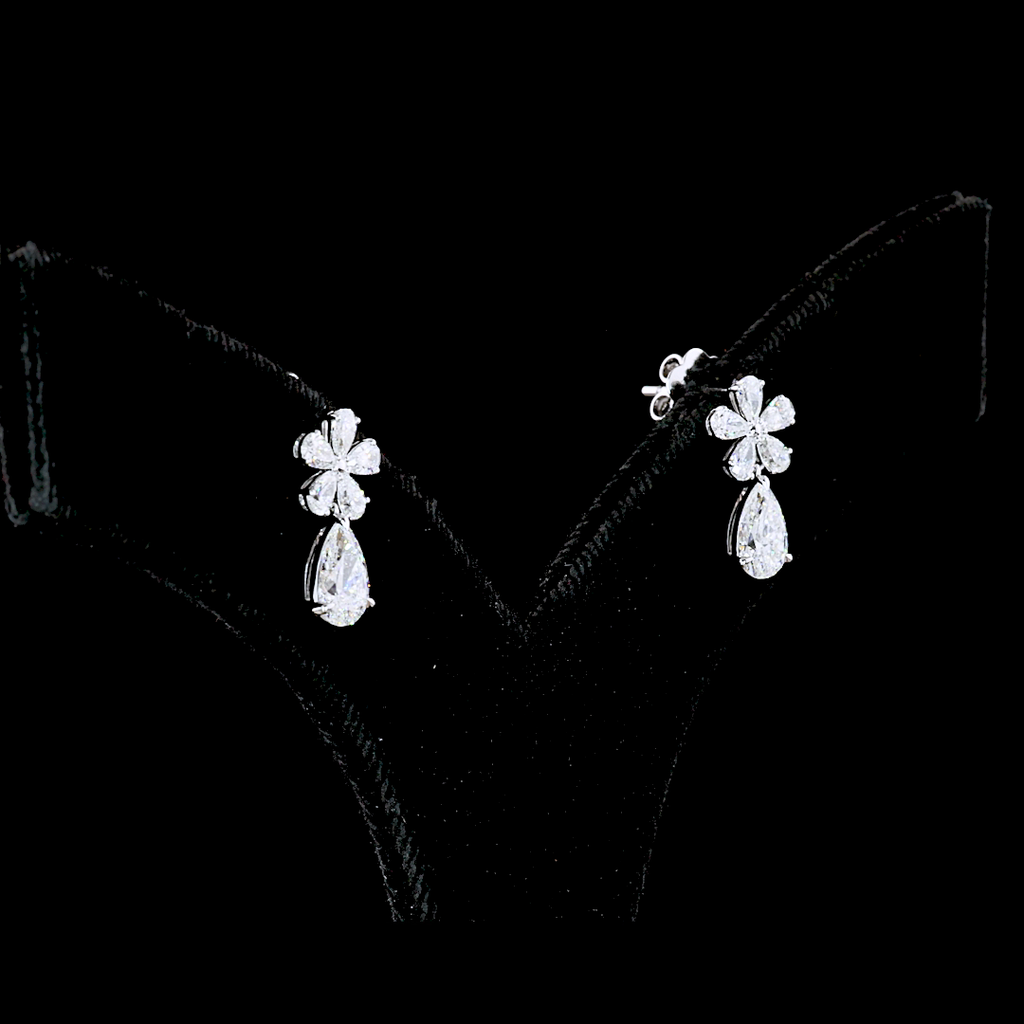 1.97 Cts 14k White Gold Pear Shape Hanging Earring