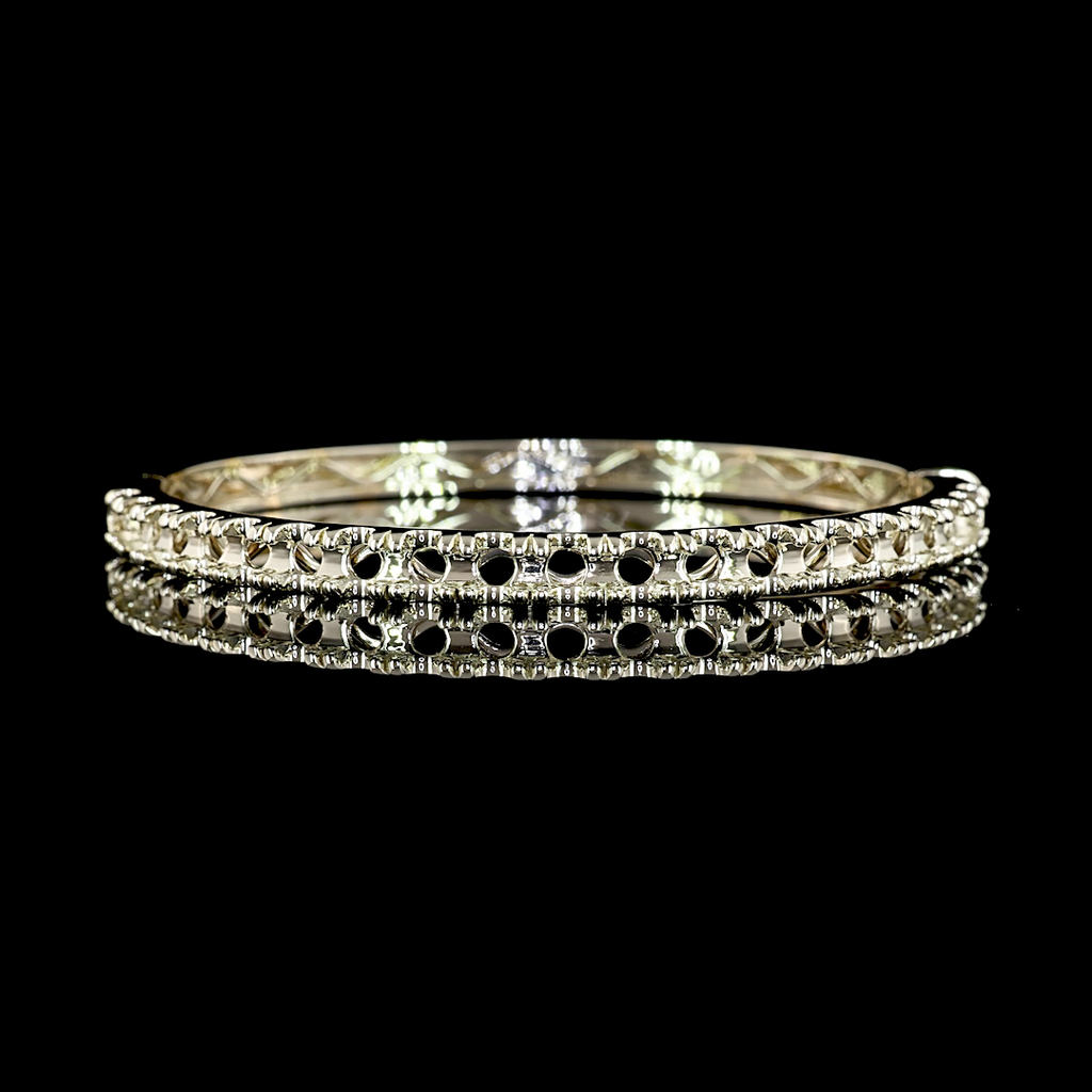 4.5 Cts 18k White Gold Round Shape Bangles Bracelet