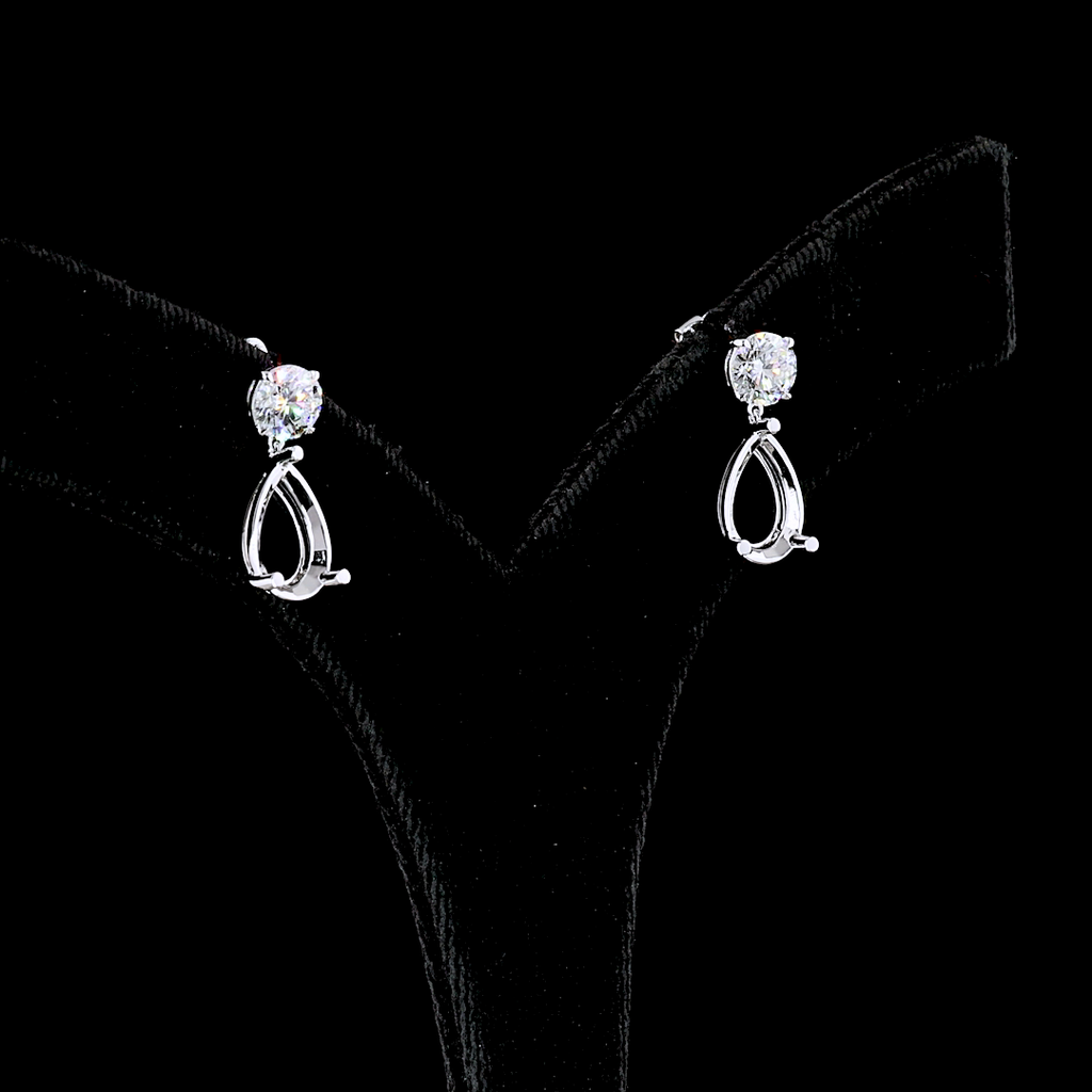 5.22 Cts 14k White Gold Pear Shape Hanging Earring