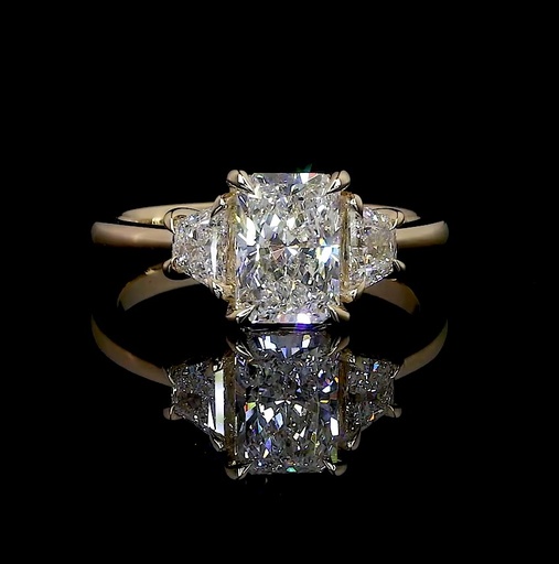 [RG14Y3RAD250BETRPNS] 2.72 Cts 14k Yellow Gold Radiant Shape 3 Stones Ring