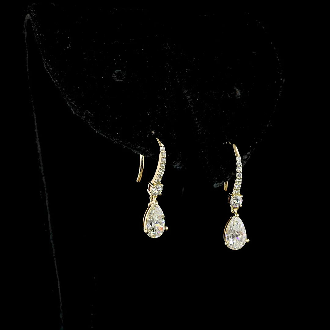 1.21 Cts 14k Yellow Gold Pear Shape Hanging Earring